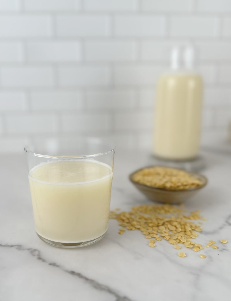 Latte di piselli gialli