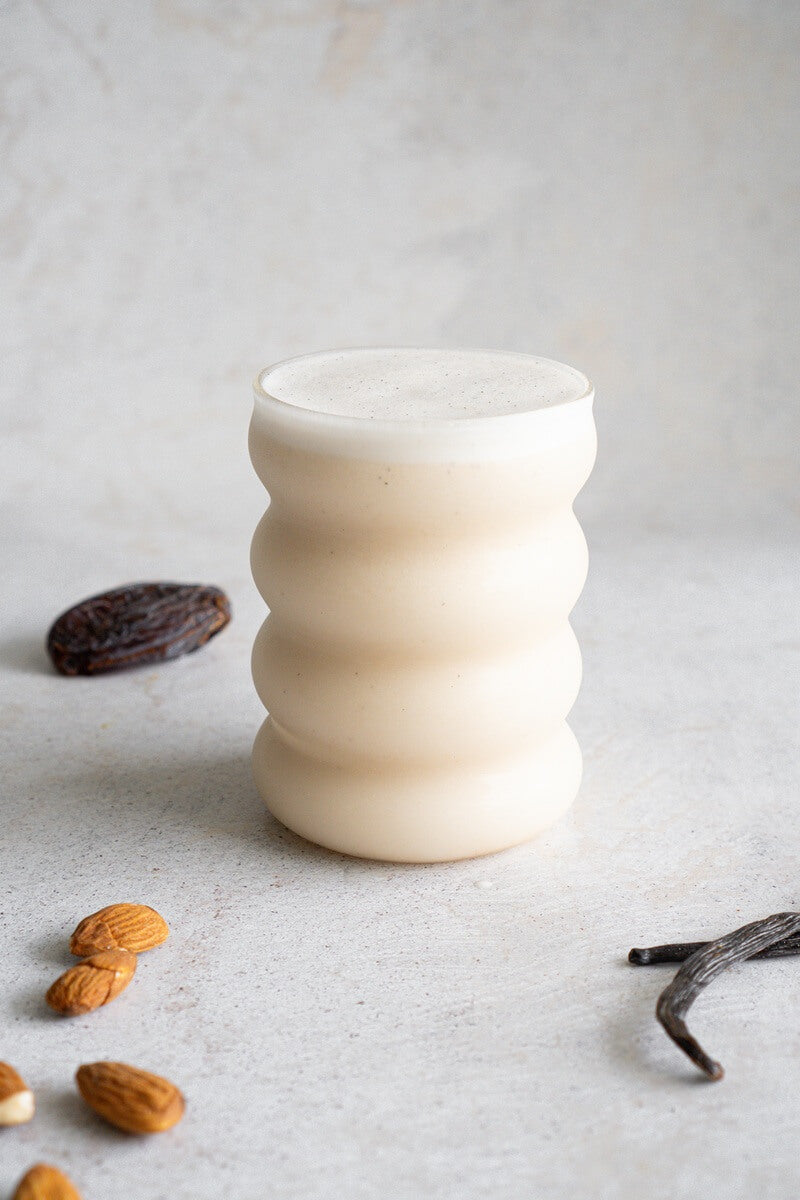 Latte di mandorla nella mini-caraffa