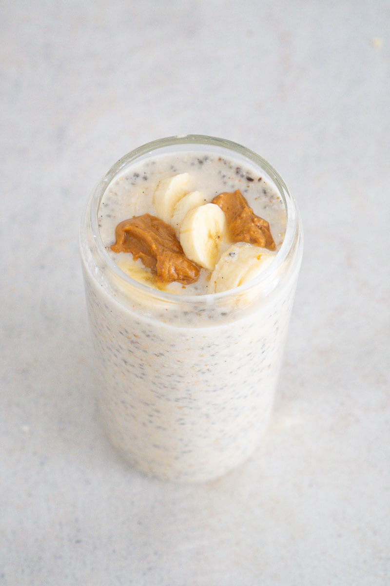 Porridge notturno con anacardi e cocco