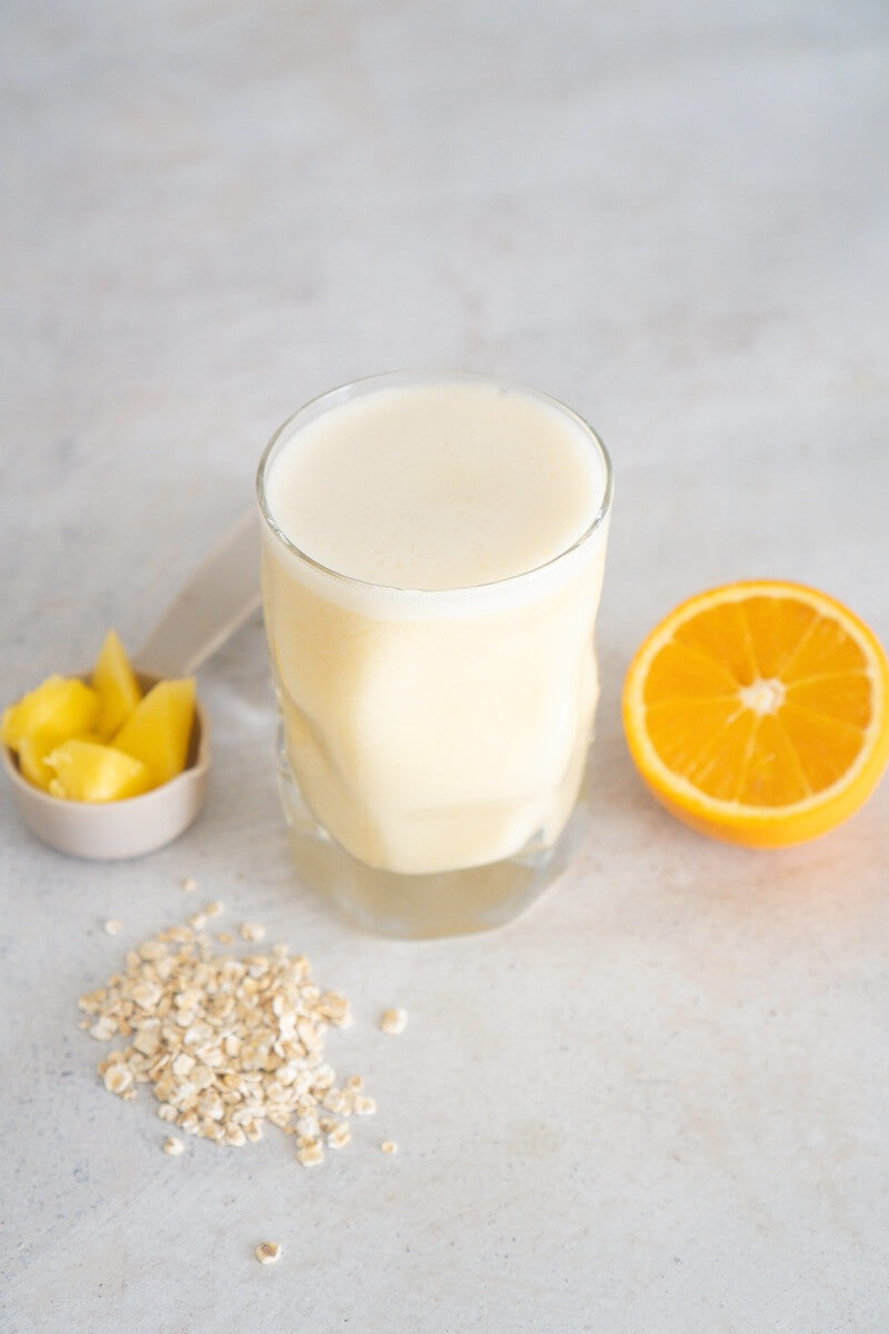 Bevanda all'avena con mango e arancia