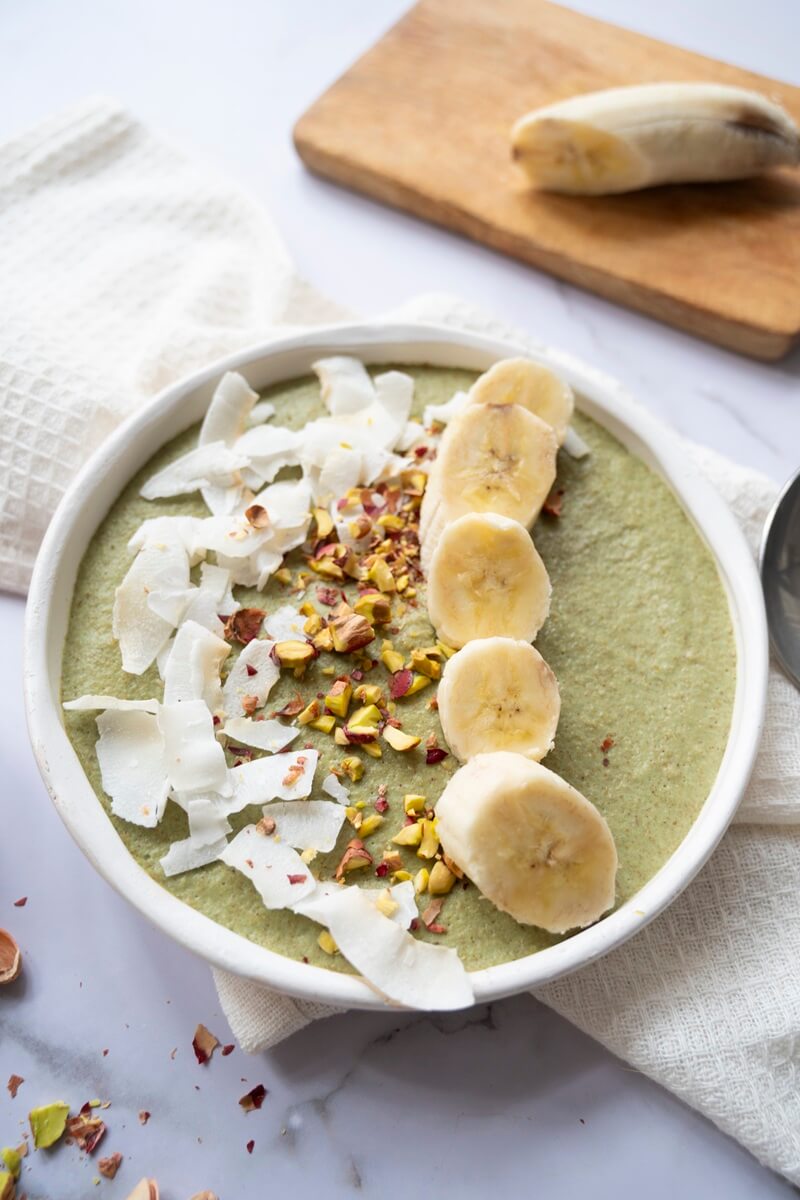 Smoothie bowl con polpa di pistacchio e avena