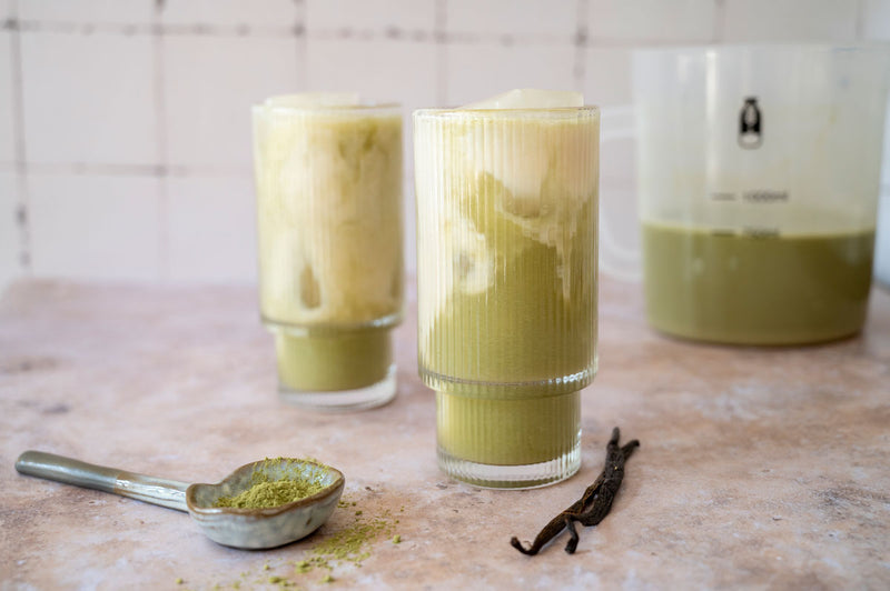 Latte alla vaniglia e matcha con latte di riso
