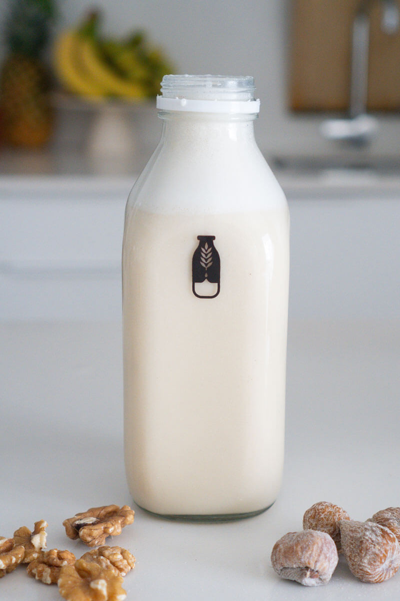 Latte di noci e fichi secchi